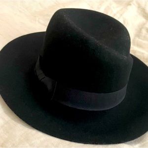 RECENTLY REDUCED: “Sale Priced”     Deep Black Wool Fall-Winter Hat 🎩